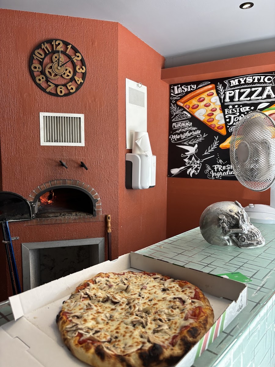 Mystic Pizza-3